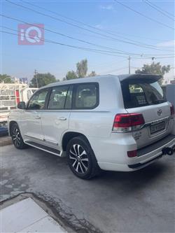 تۆیۆتا لاند کروزەر